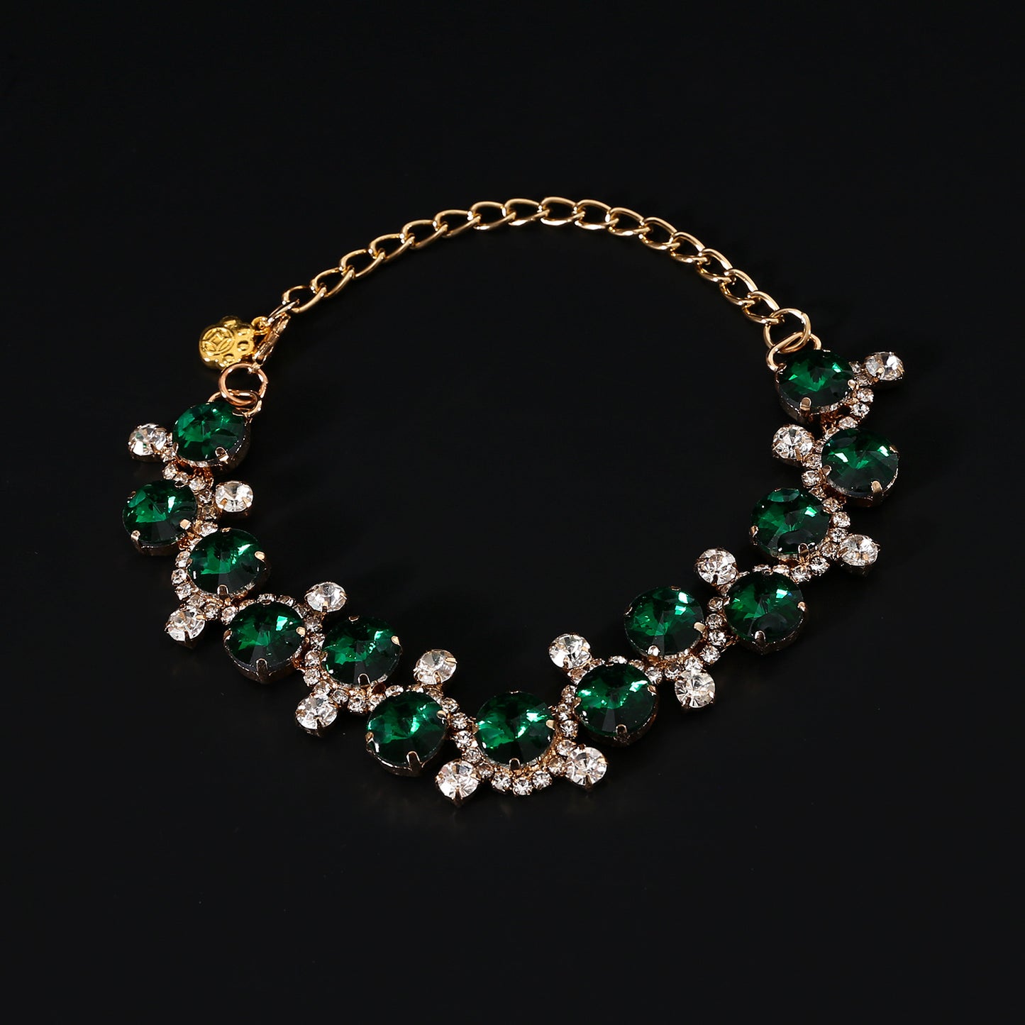Full emerald green crystal pet necklace close-up