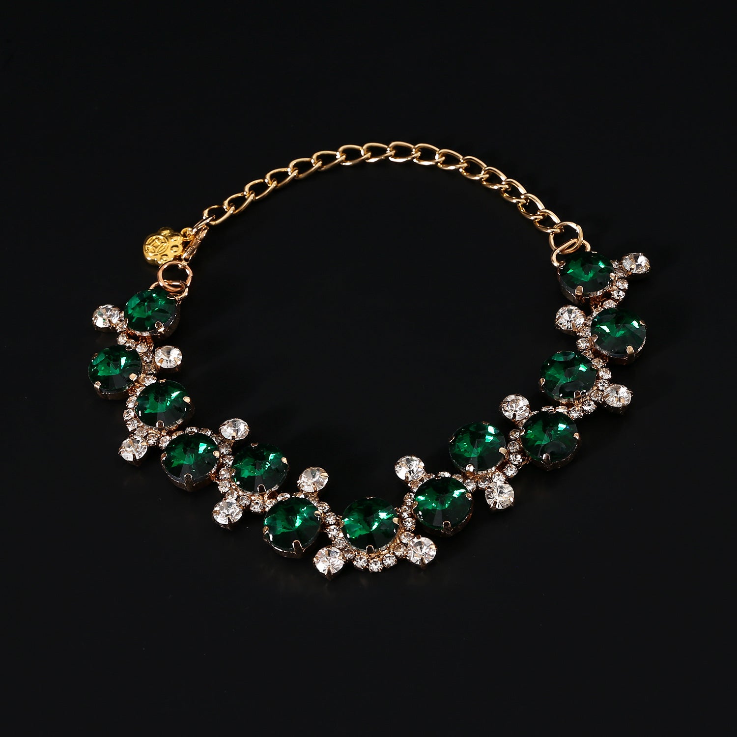 Full emerald green crystal pet necklace close-up
