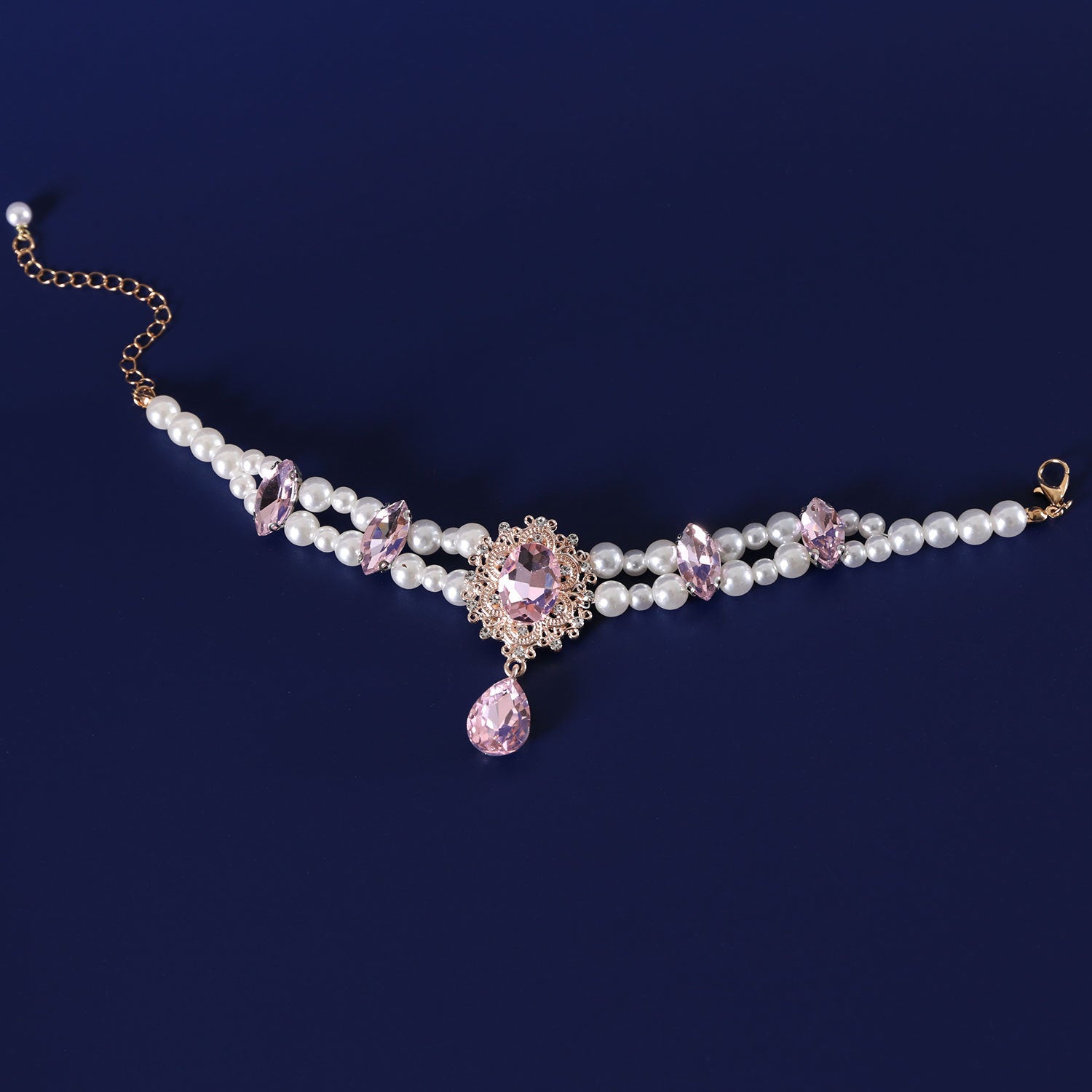 Pink double strand pearl pet necklace close-up